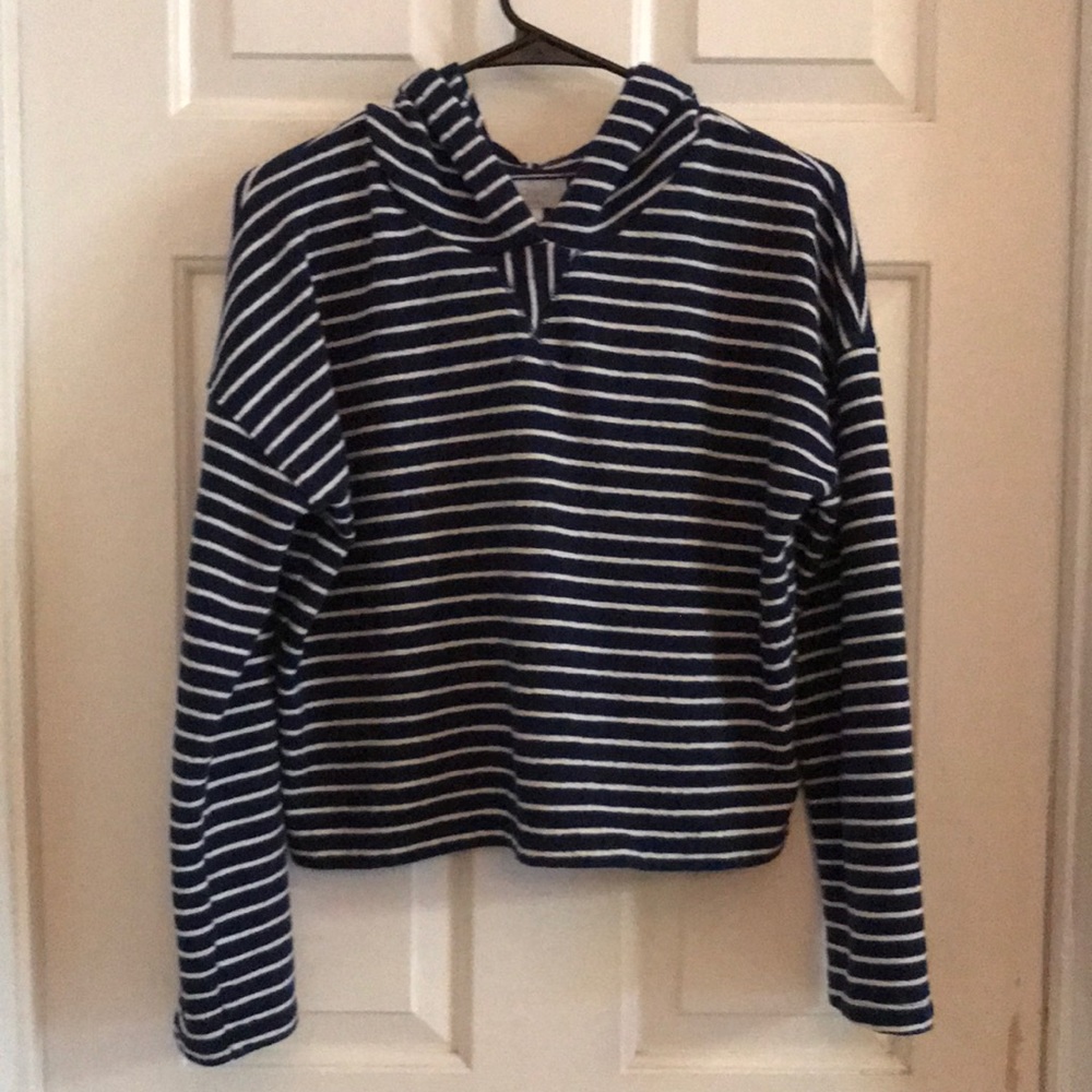 Women’s GAP pullover hoodie